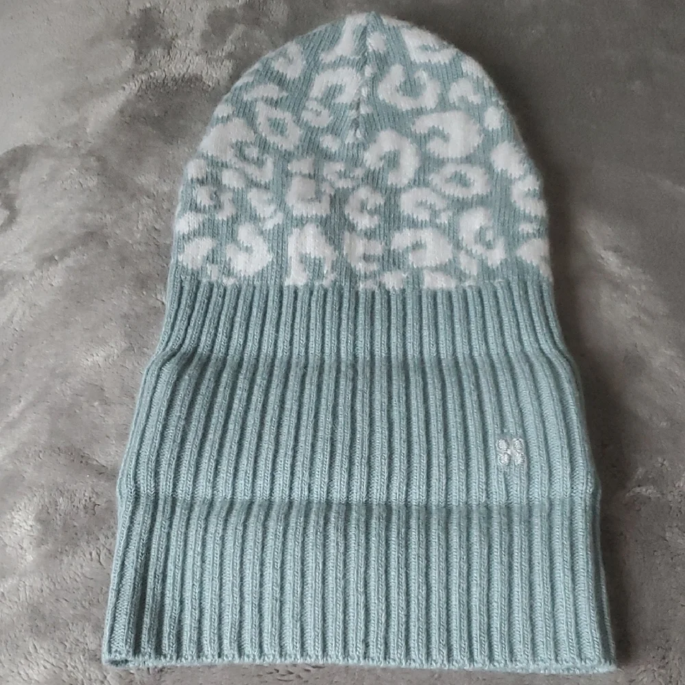 NWOT SWEATY BETTY ANIMAL JACQURD BLUE LEOPARD BEANIE